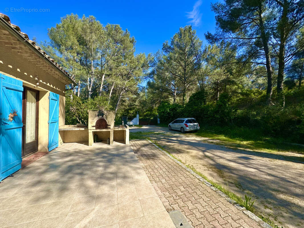 Maison à LE REVEST-LES-EAUX