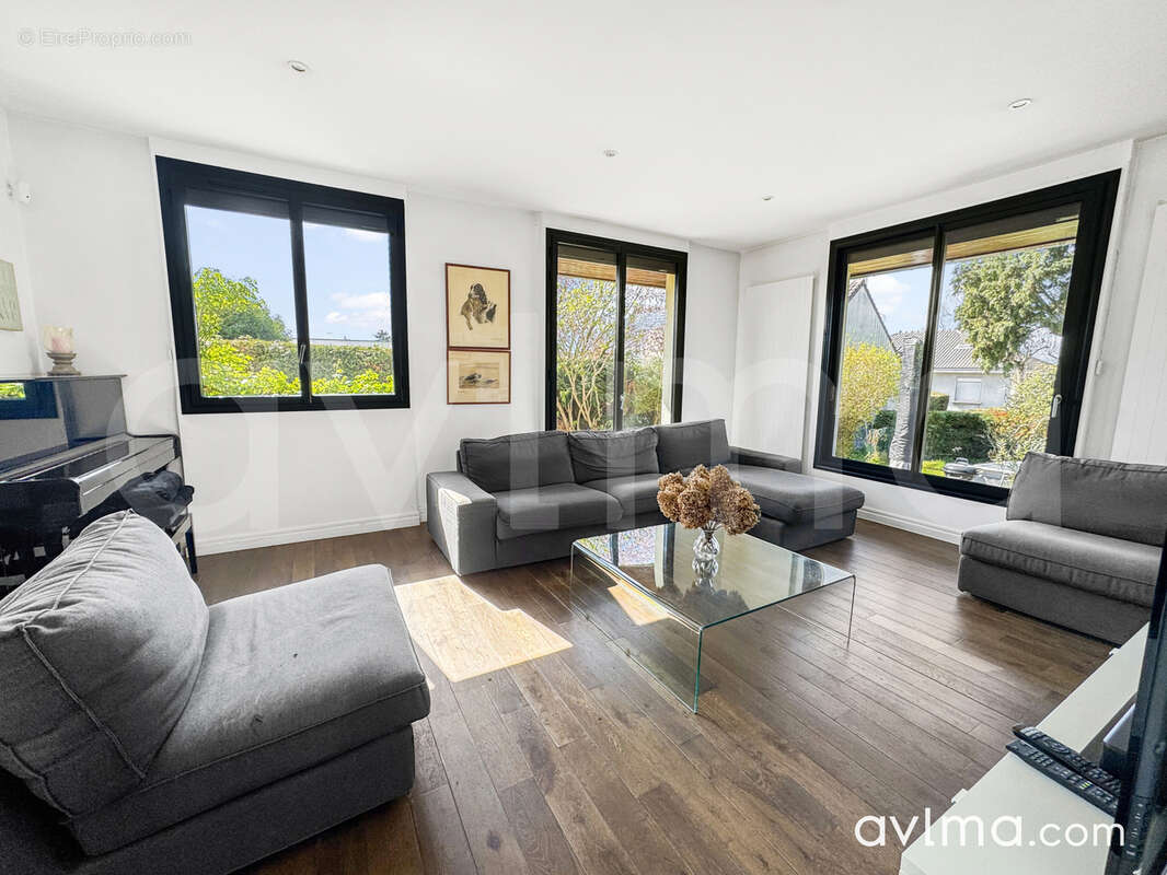 Maison à SAINT-NOM-LA-BRETECHE