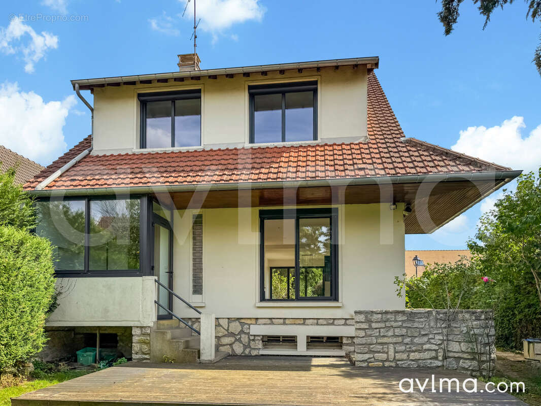 Maison à SAINT-NOM-LA-BRETECHE