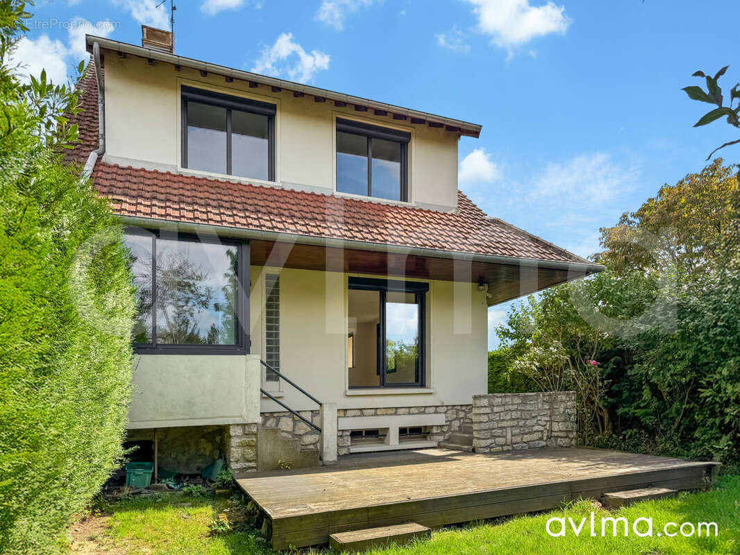 Maison à SAINT-NOM-LA-BRETECHE