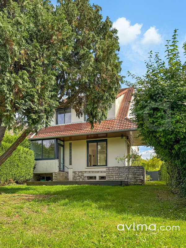 Maison à SAINT-NOM-LA-BRETECHE