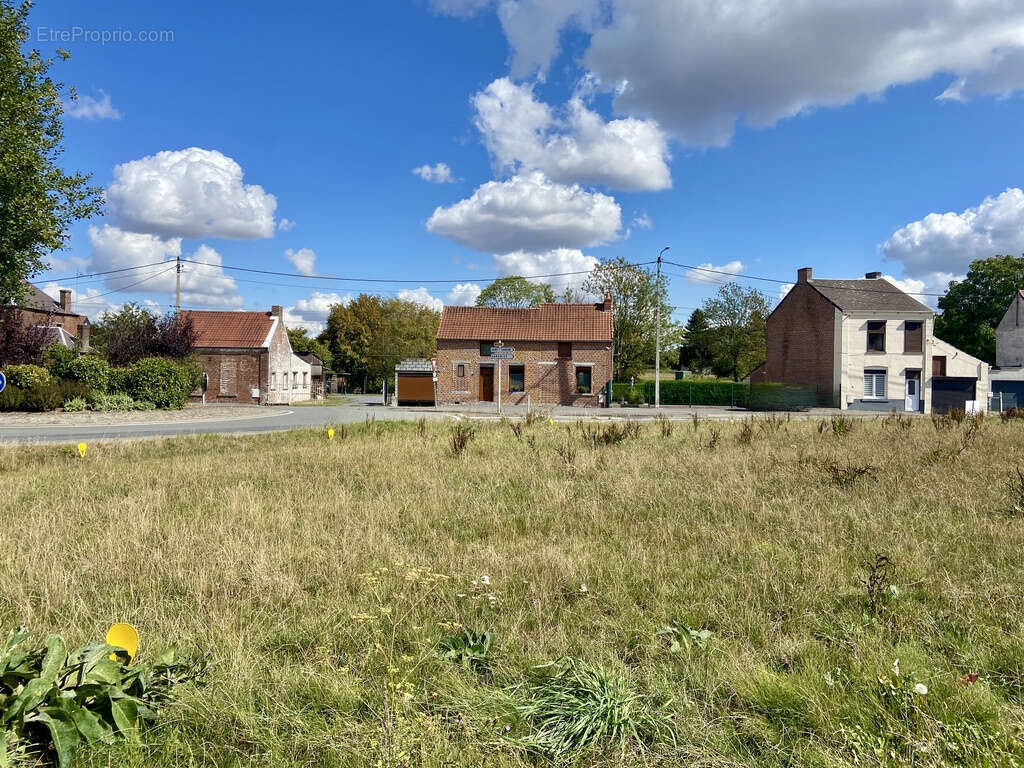 Terrain à LA LONGUEVILLE