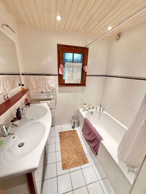 Maison à CRUSEILLES