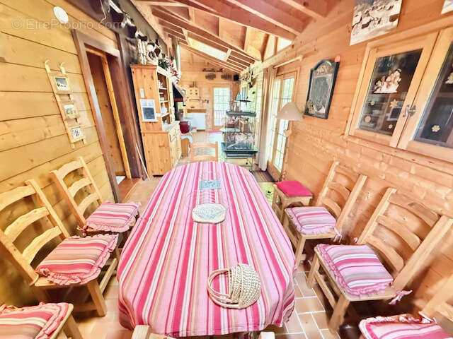 Maison à CRUSEILLES