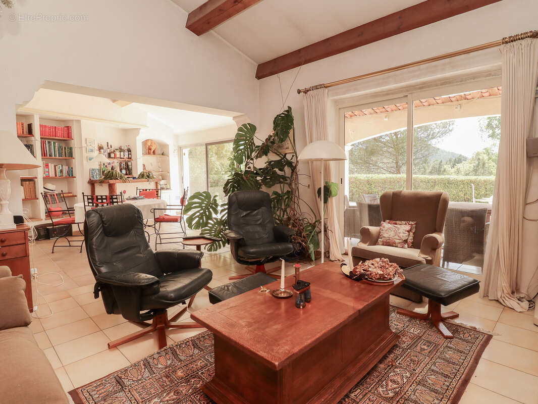 Maison à BAGNOLS-EN-FORET