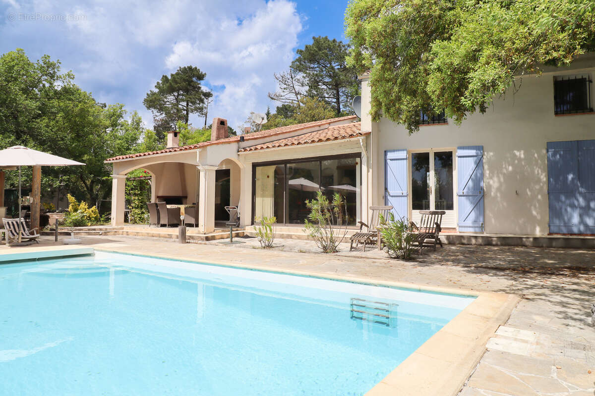 Maison à BAGNOLS-EN-FORET