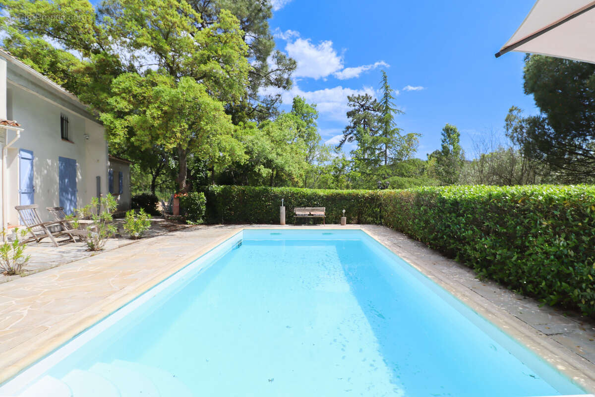 Maison à BAGNOLS-EN-FORET