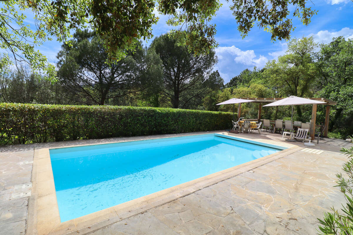 Maison à BAGNOLS-EN-FORET