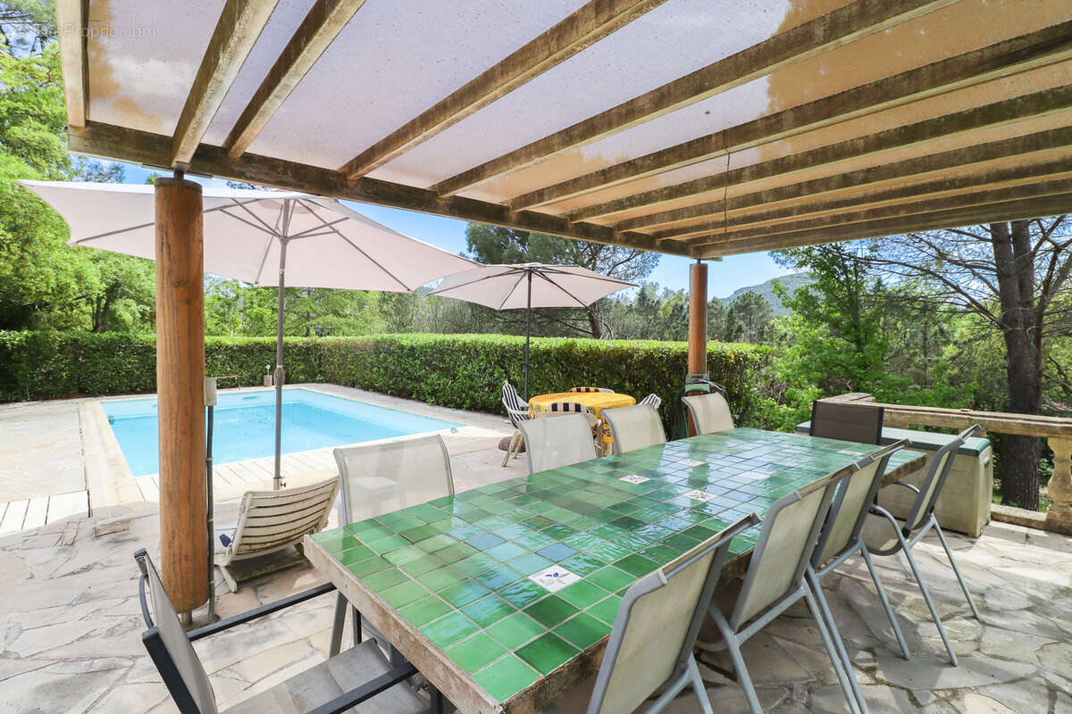 Maison à BAGNOLS-EN-FORET