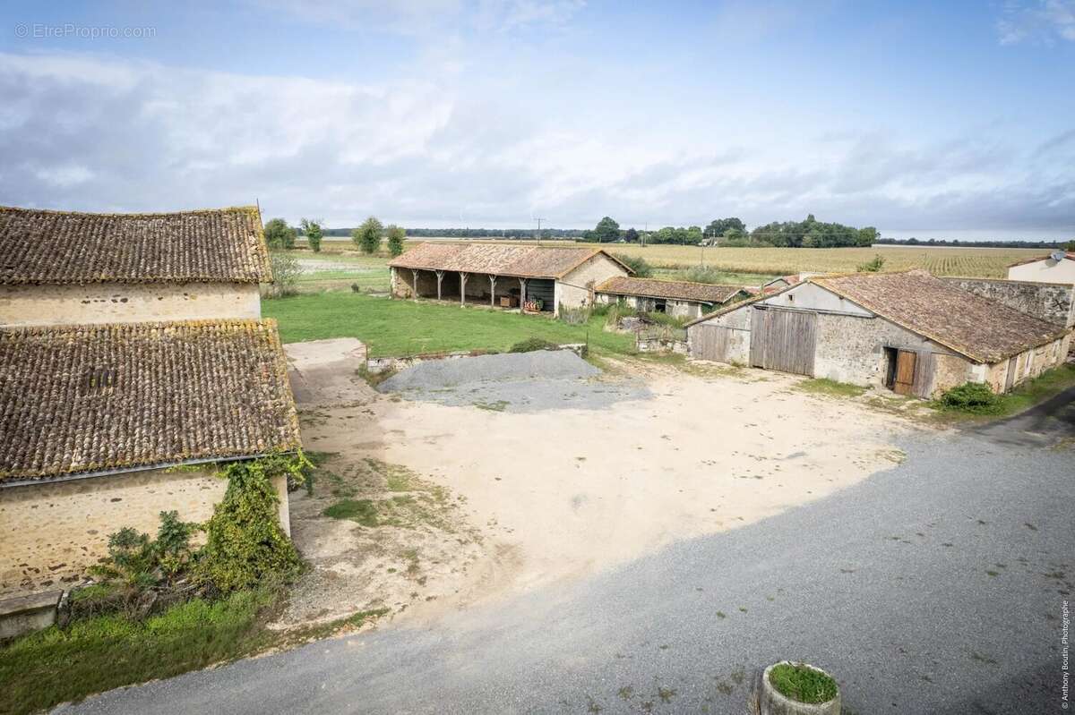 Maison à COULOMBIERS