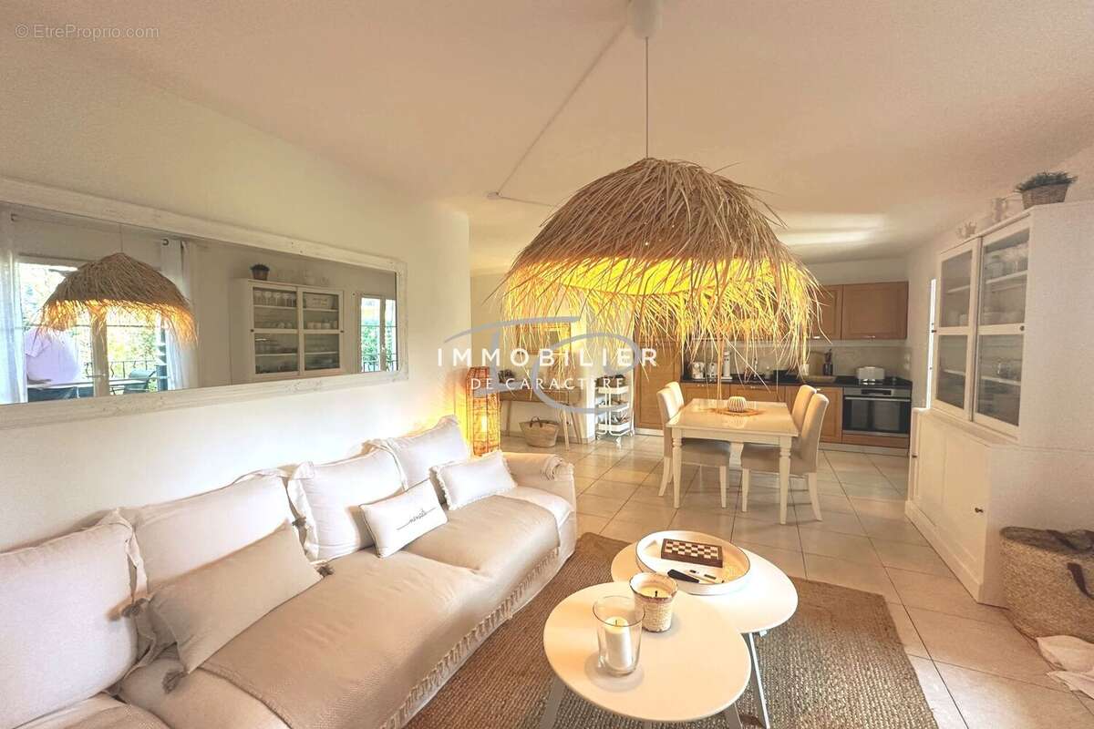 Appartement à LA CROIX-VALMER