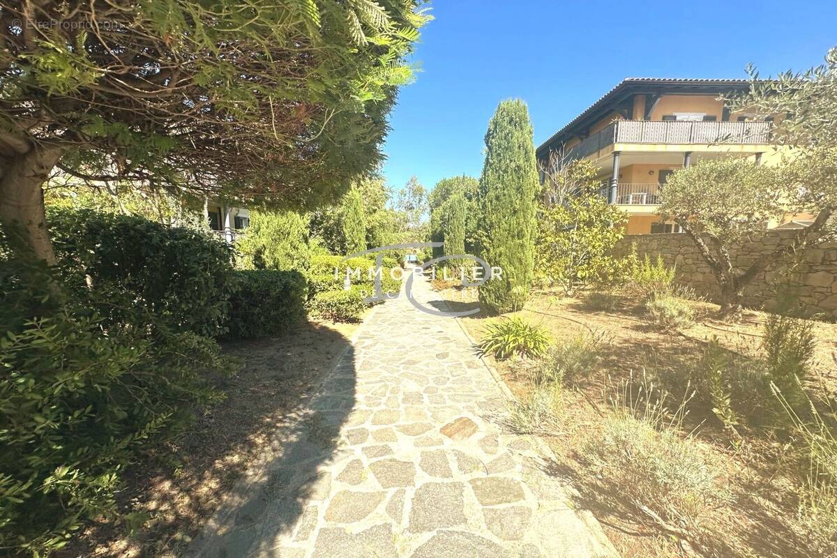 Appartement à LA CROIX-VALMER