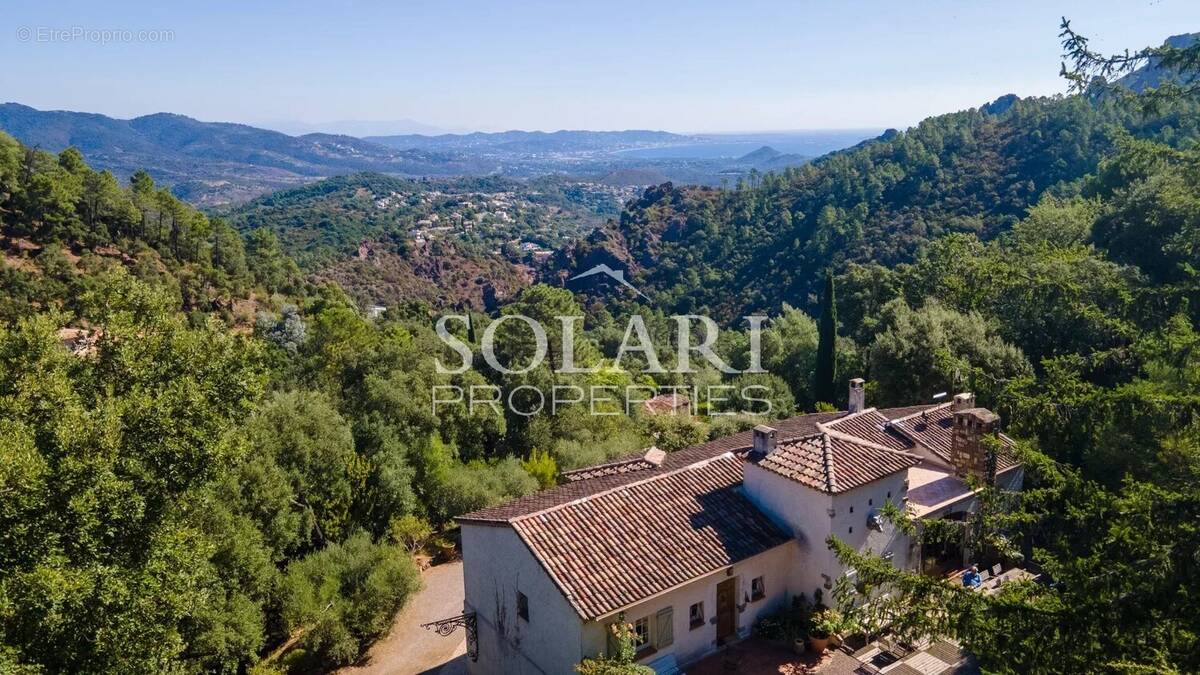 Maison à MANDELIEU-LA-NAPOULE