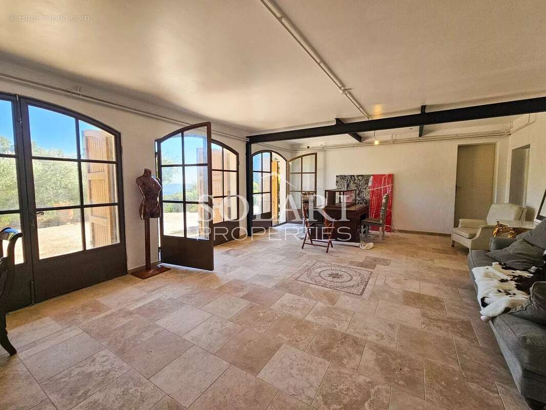 Maison à MANDELIEU-LA-NAPOULE