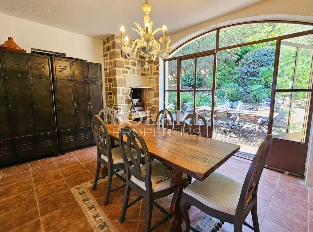 Maison à MANDELIEU-LA-NAPOULE