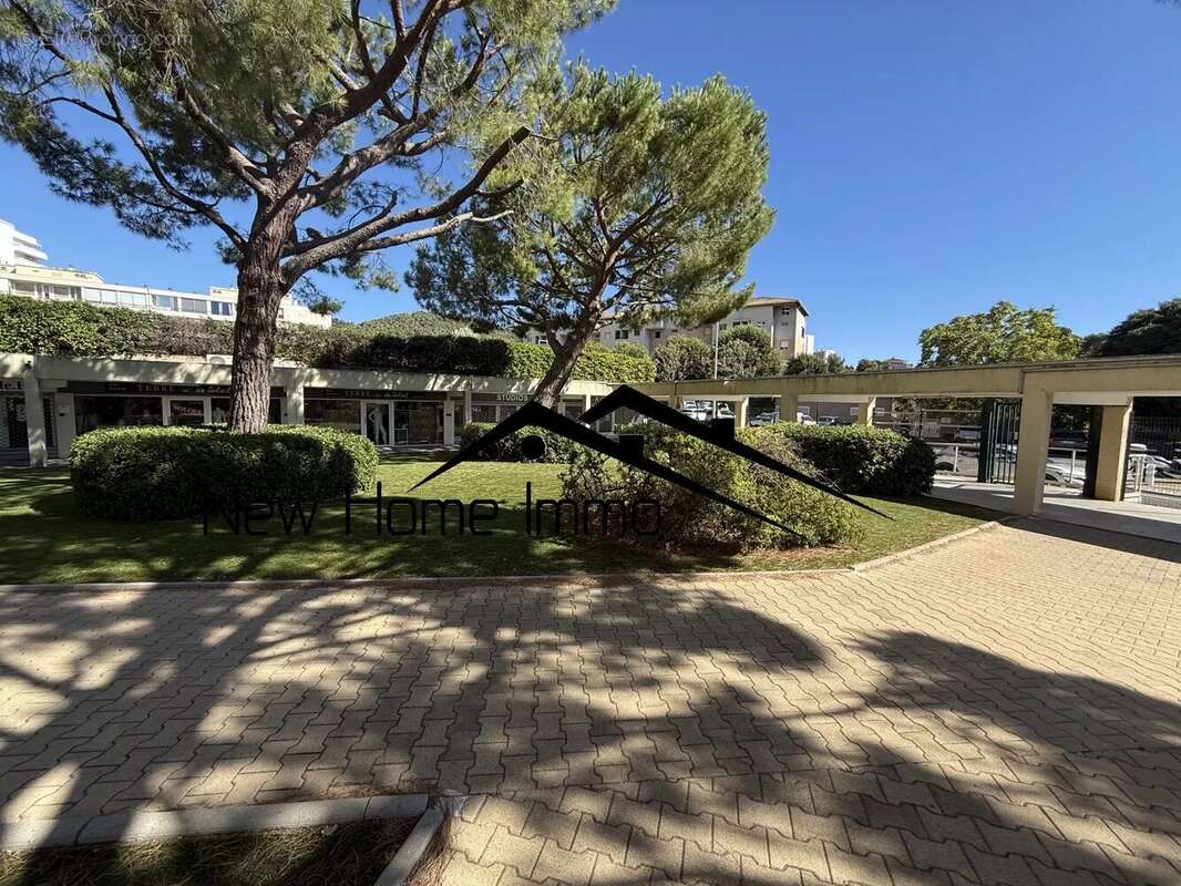 Commerce à MARSEILLE-9E