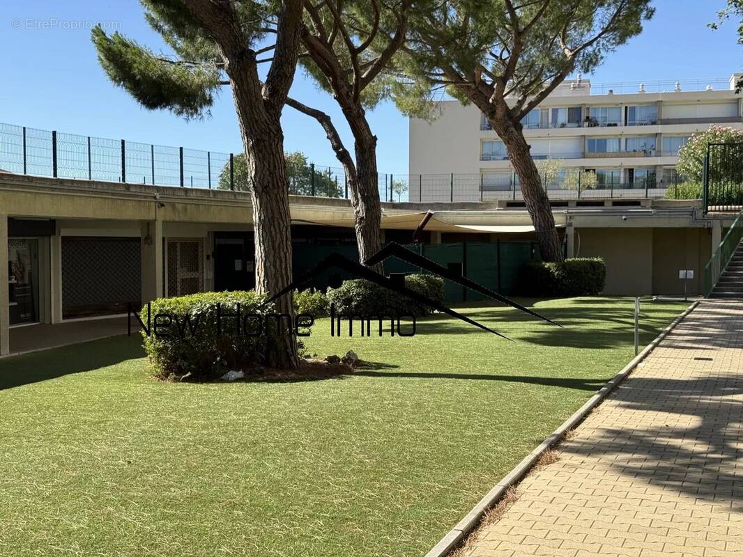 Commerce à MARSEILLE-9E