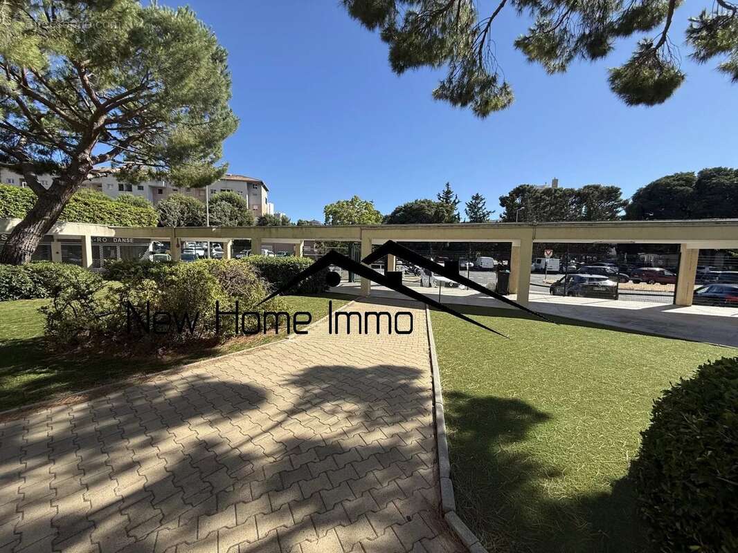 Commerce à MARSEILLE-9E