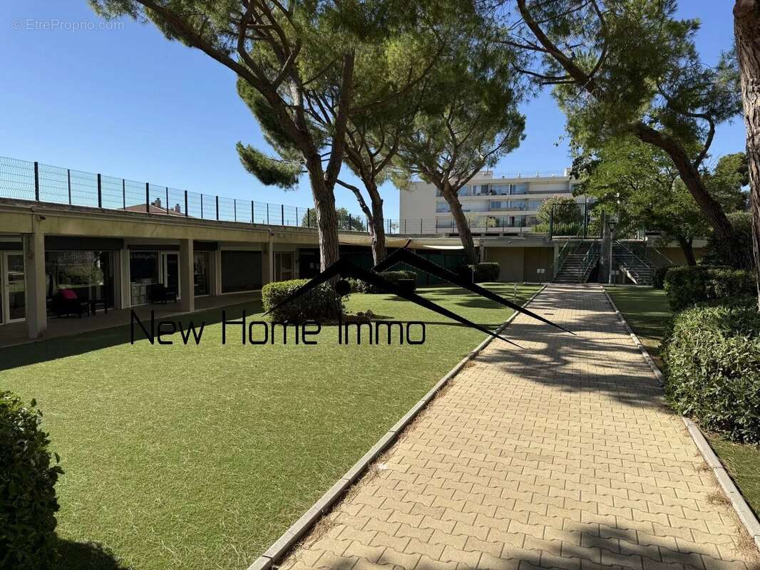 Commerce à MARSEILLE-9E