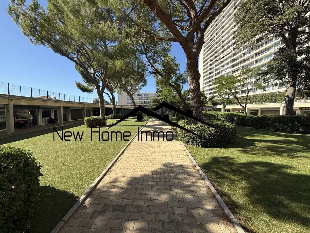 Commerce à MARSEILLE-9E