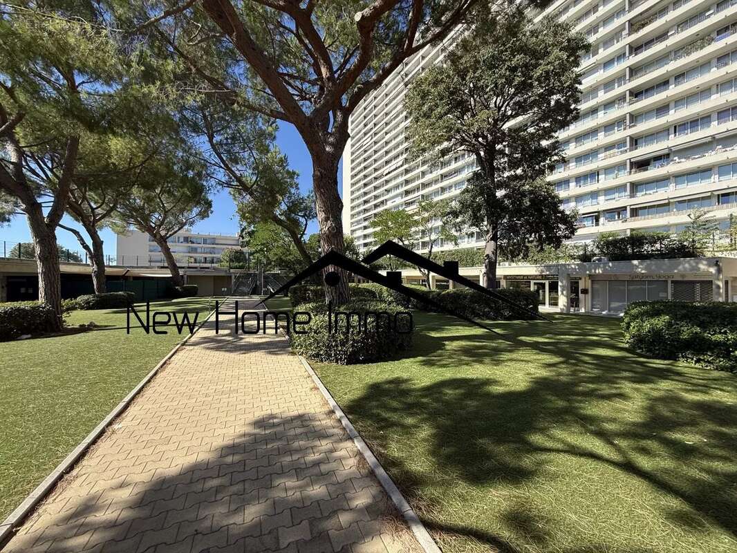 Commerce à MARSEILLE-9E