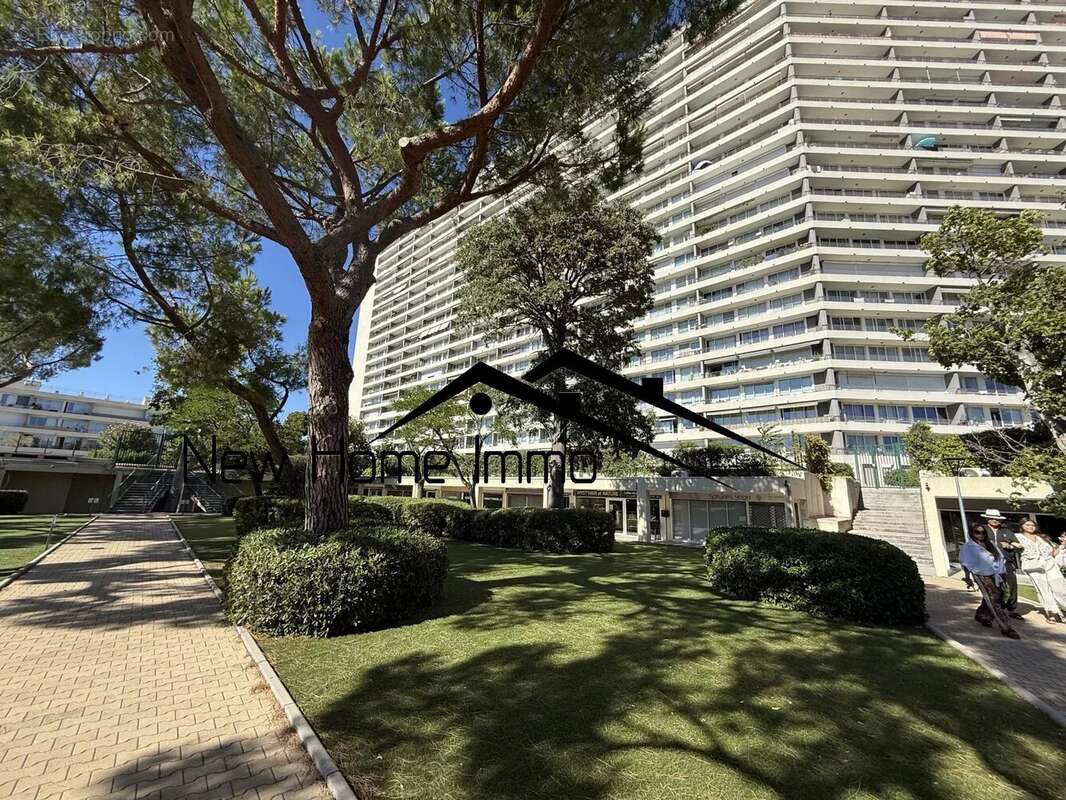 Commerce à MARSEILLE-9E