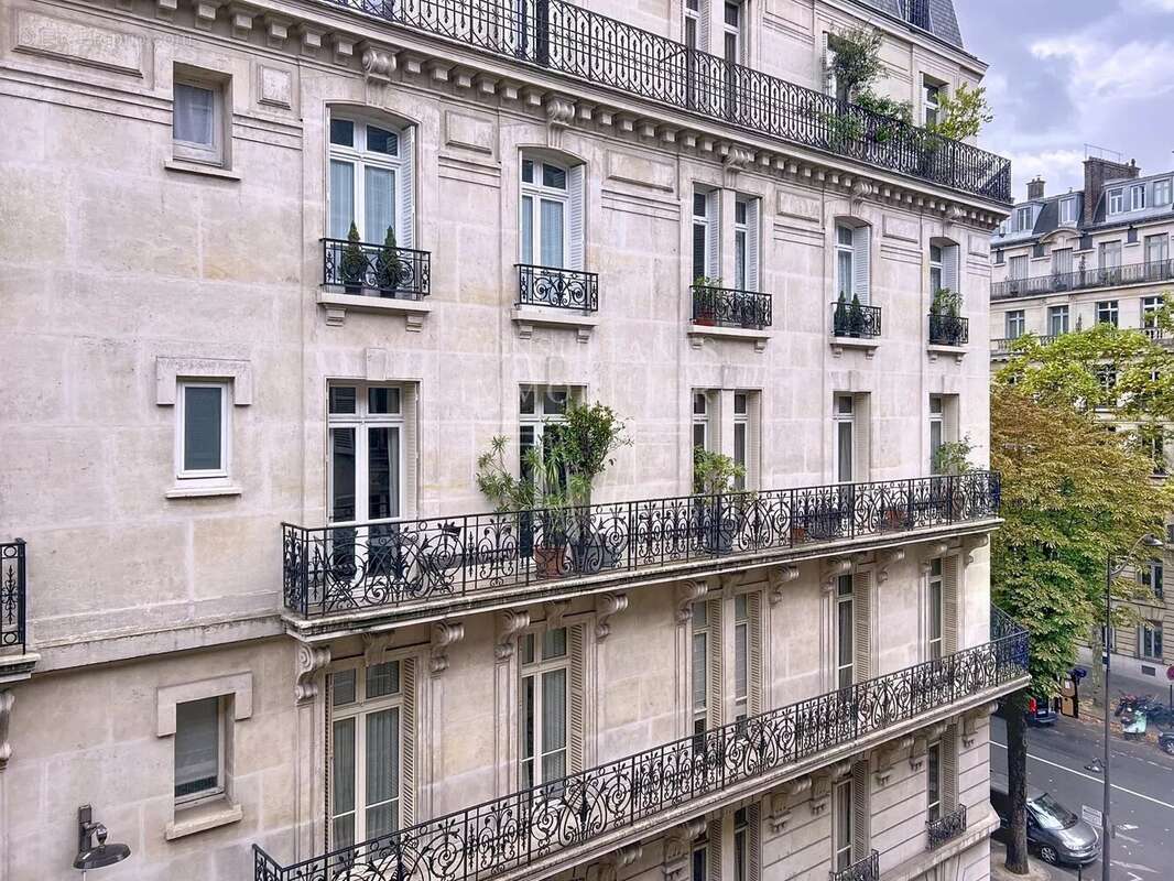Appartement à PARIS-17E