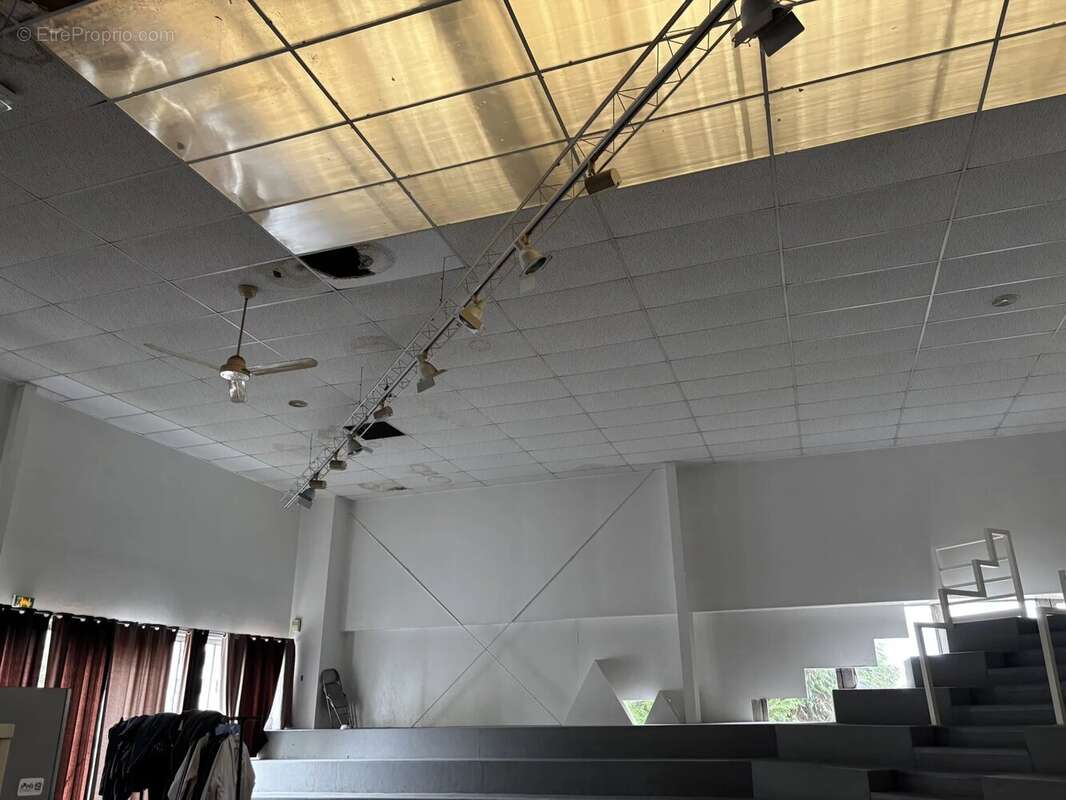 Commerce à MONTIGNY-LE-BRETONNEUX