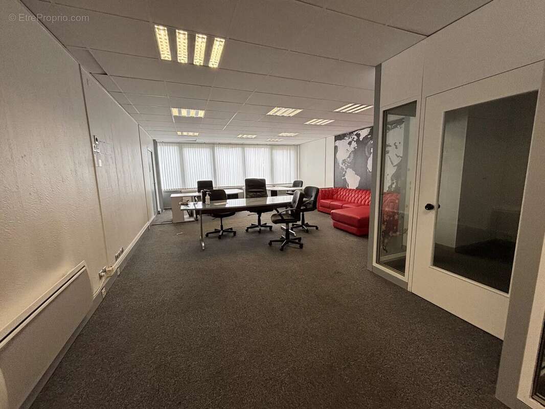 Commerce à MONTIGNY-LE-BRETONNEUX