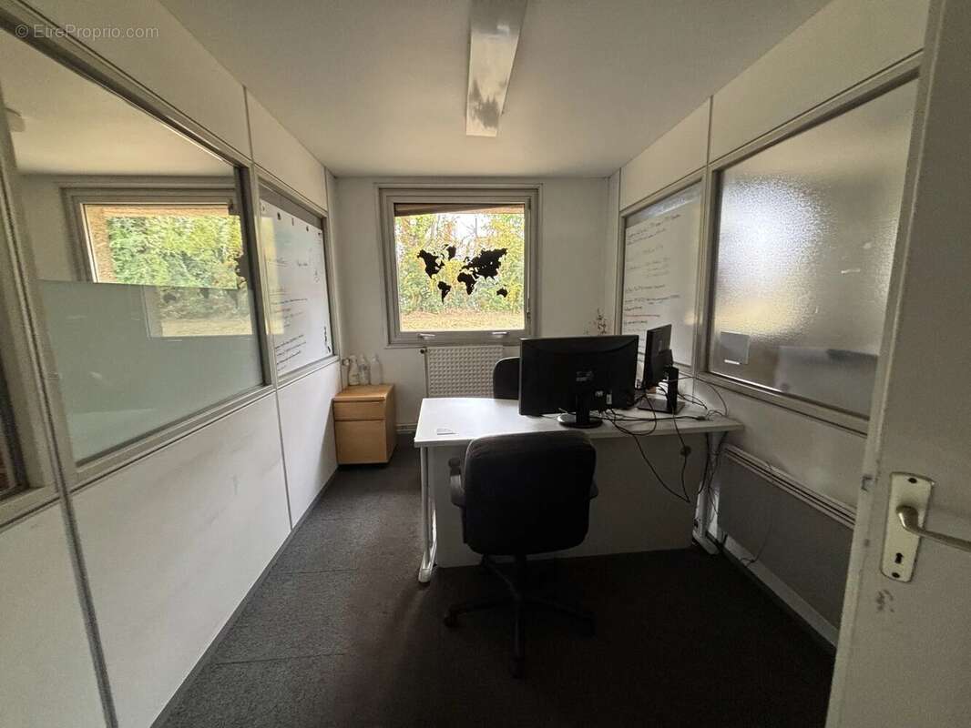 Commerce à MONTIGNY-LE-BRETONNEUX