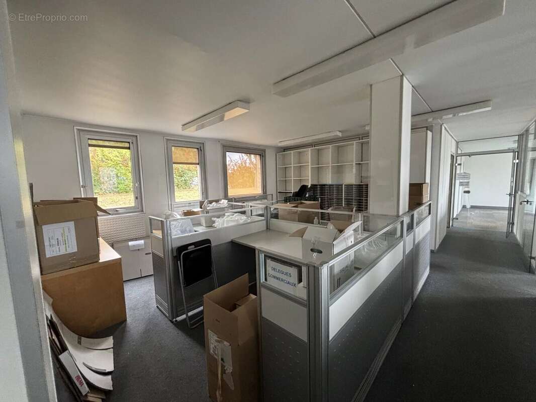 Commerce à MONTIGNY-LE-BRETONNEUX