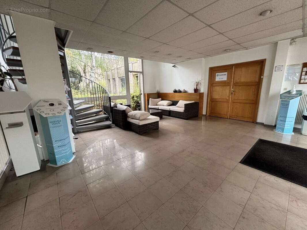 Commerce à MONTIGNY-LE-BRETONNEUX