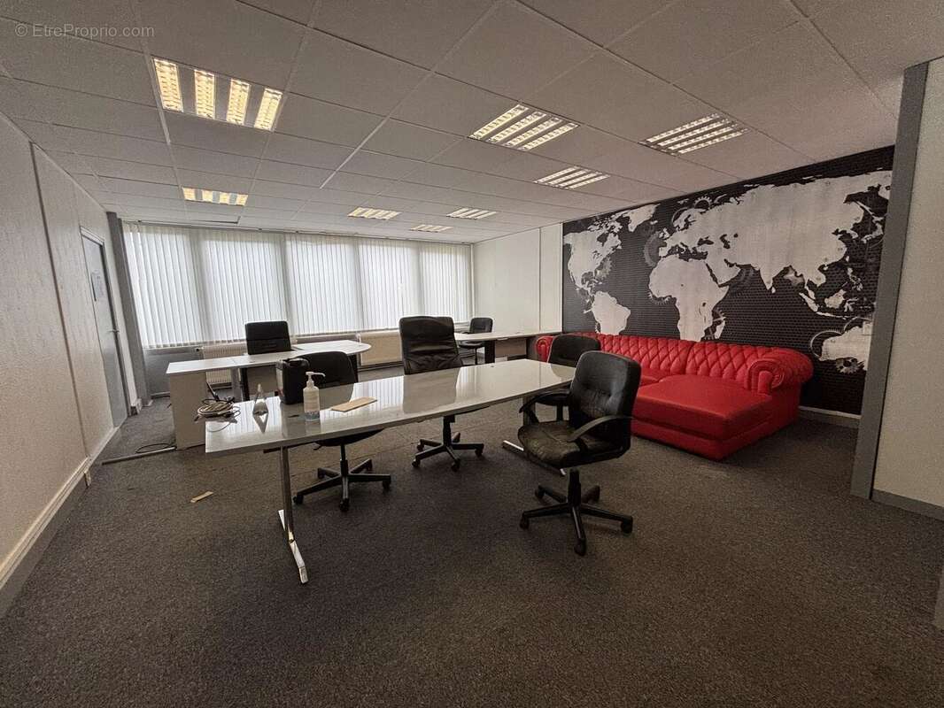 Commerce à MONTIGNY-LE-BRETONNEUX