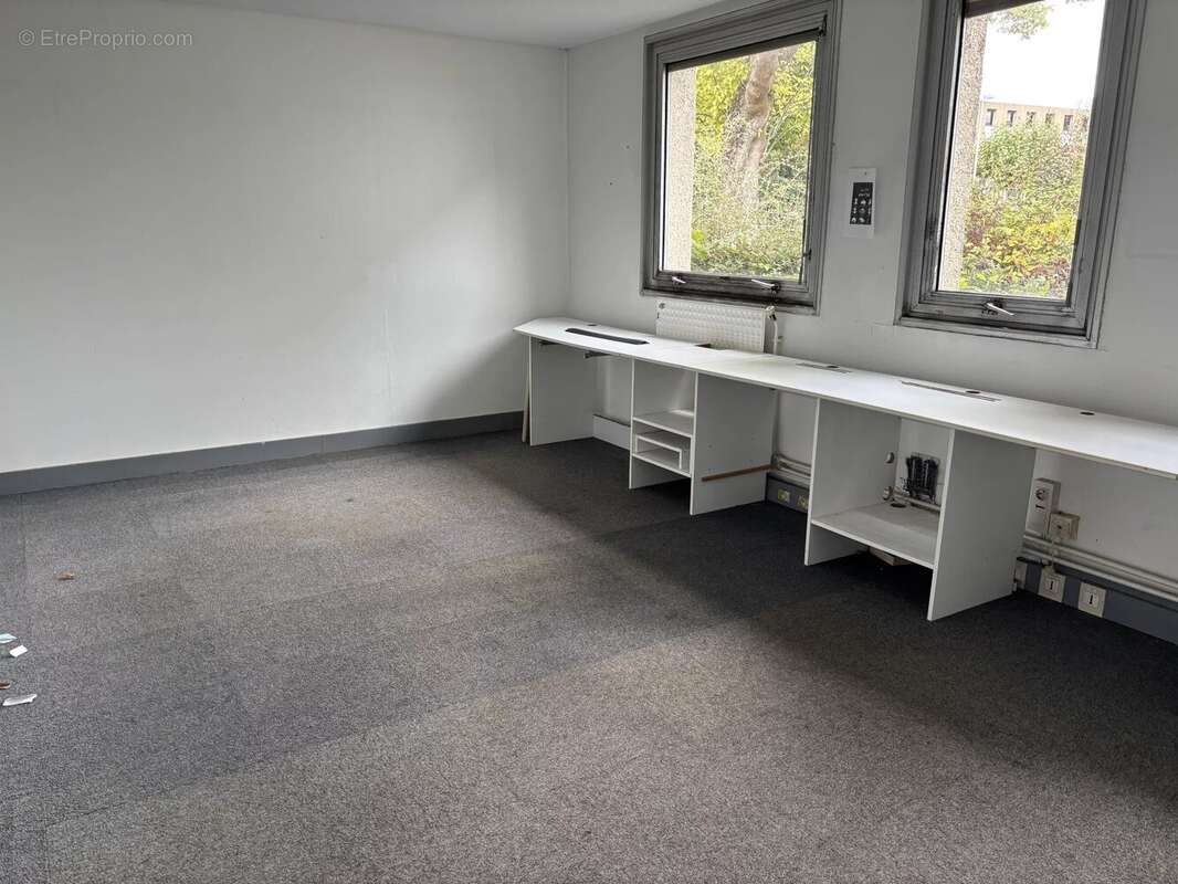 Commerce à MONTIGNY-LE-BRETONNEUX