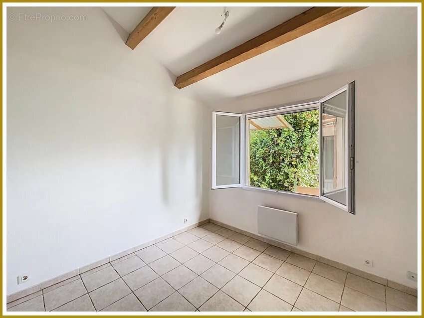 Maison à LE REVEST-LES-EAUX