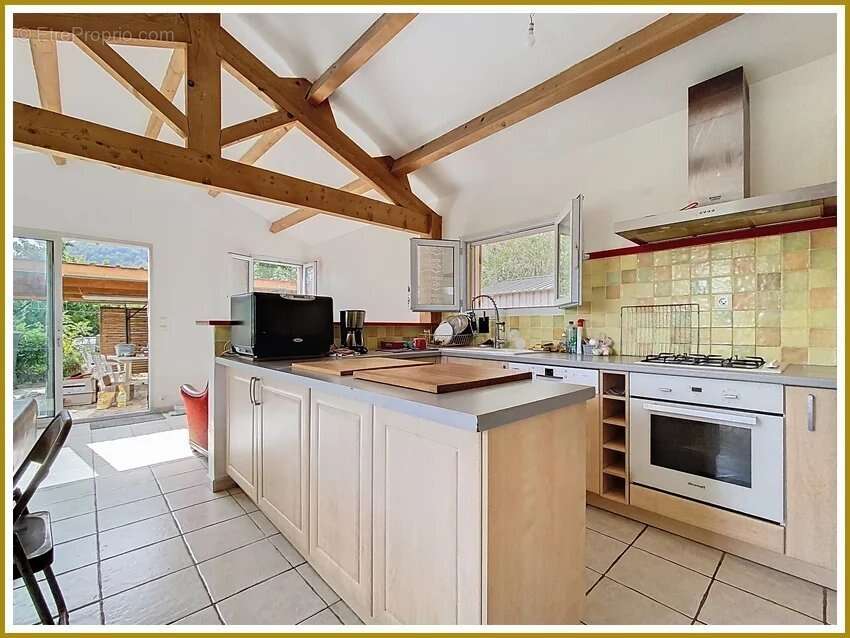 Maison à LE REVEST-LES-EAUX