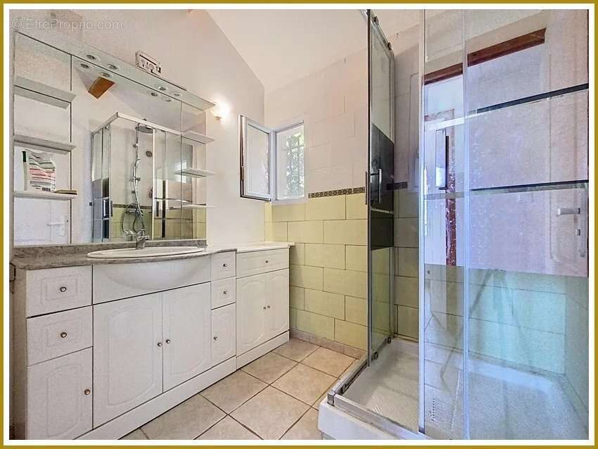 Maison à LE REVEST-LES-EAUX