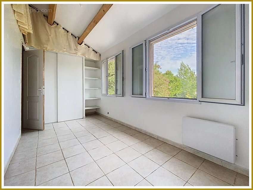 Maison à LE REVEST-LES-EAUX