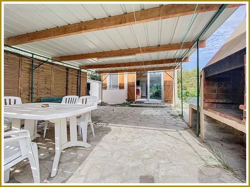 Maison à LE REVEST-LES-EAUX