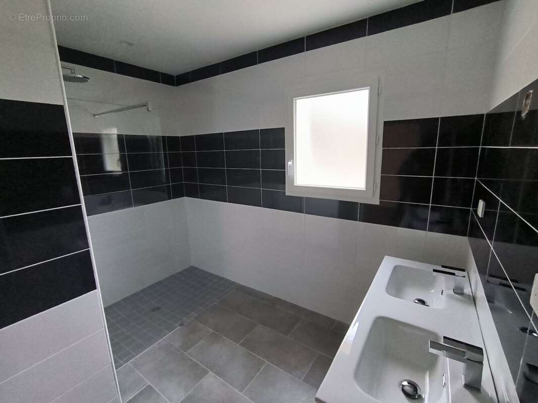 Maison à ORADOUR-SUR-GLANE