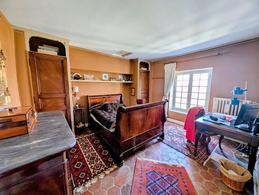 Maison à NEAUPHLE-LE-CHATEAU