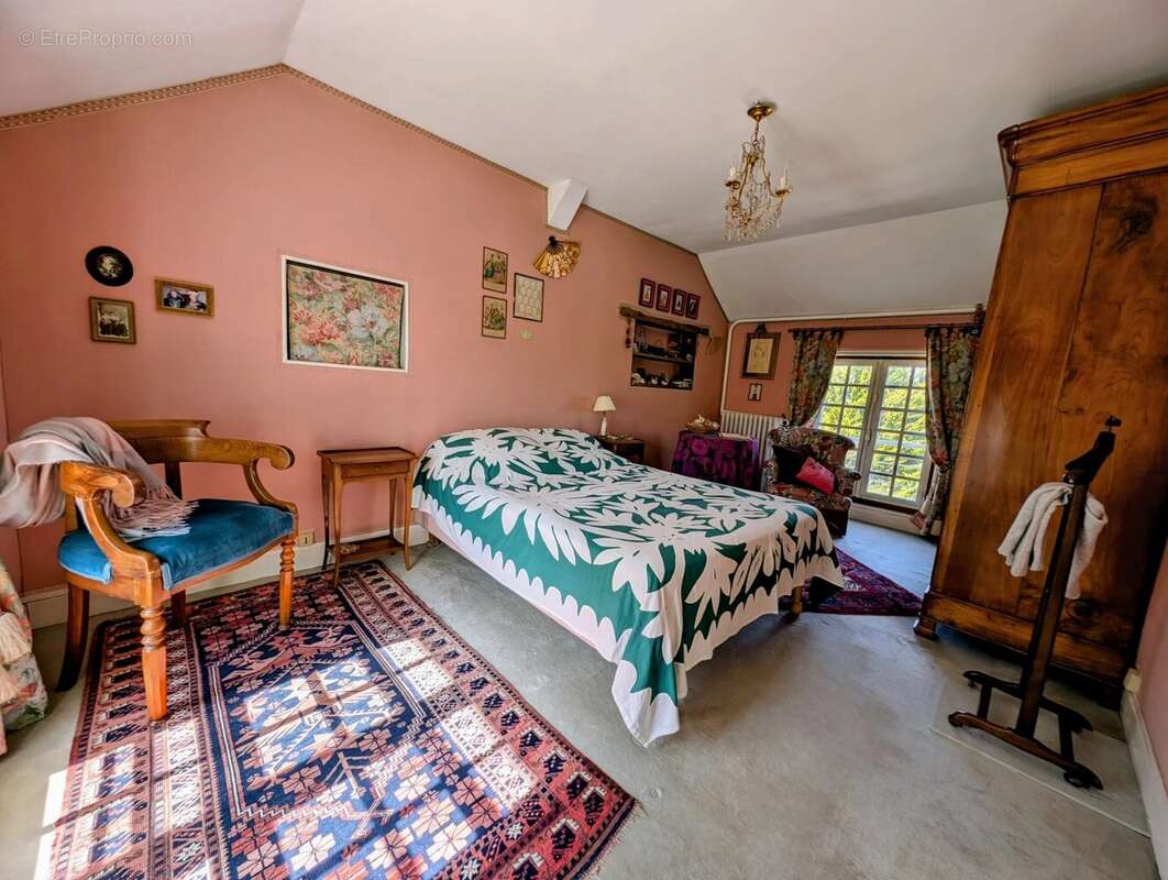 Maison à NEAUPHLE-LE-CHATEAU