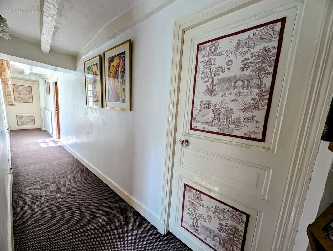 Maison à NEAUPHLE-LE-CHATEAU