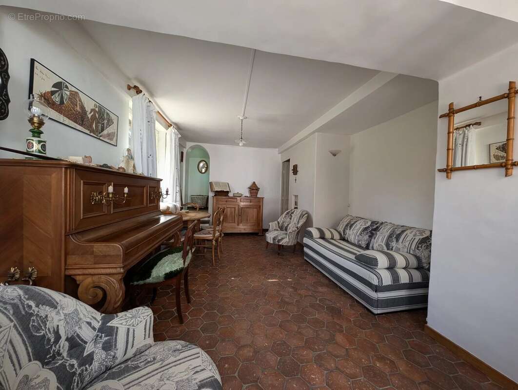 Maison à NEAUPHLE-LE-CHATEAU