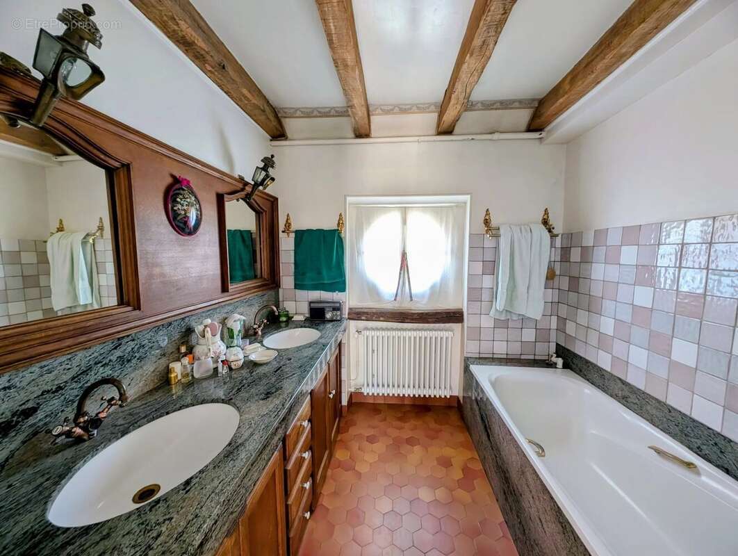 Maison à NEAUPHLE-LE-CHATEAU