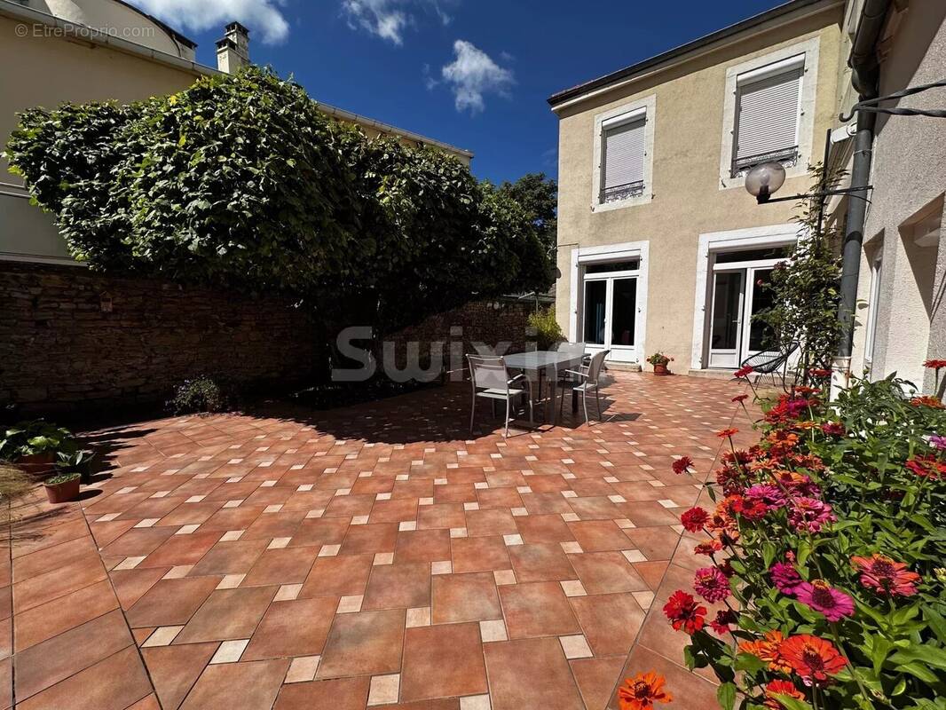 Maison à LONS-LE-SAUNIER