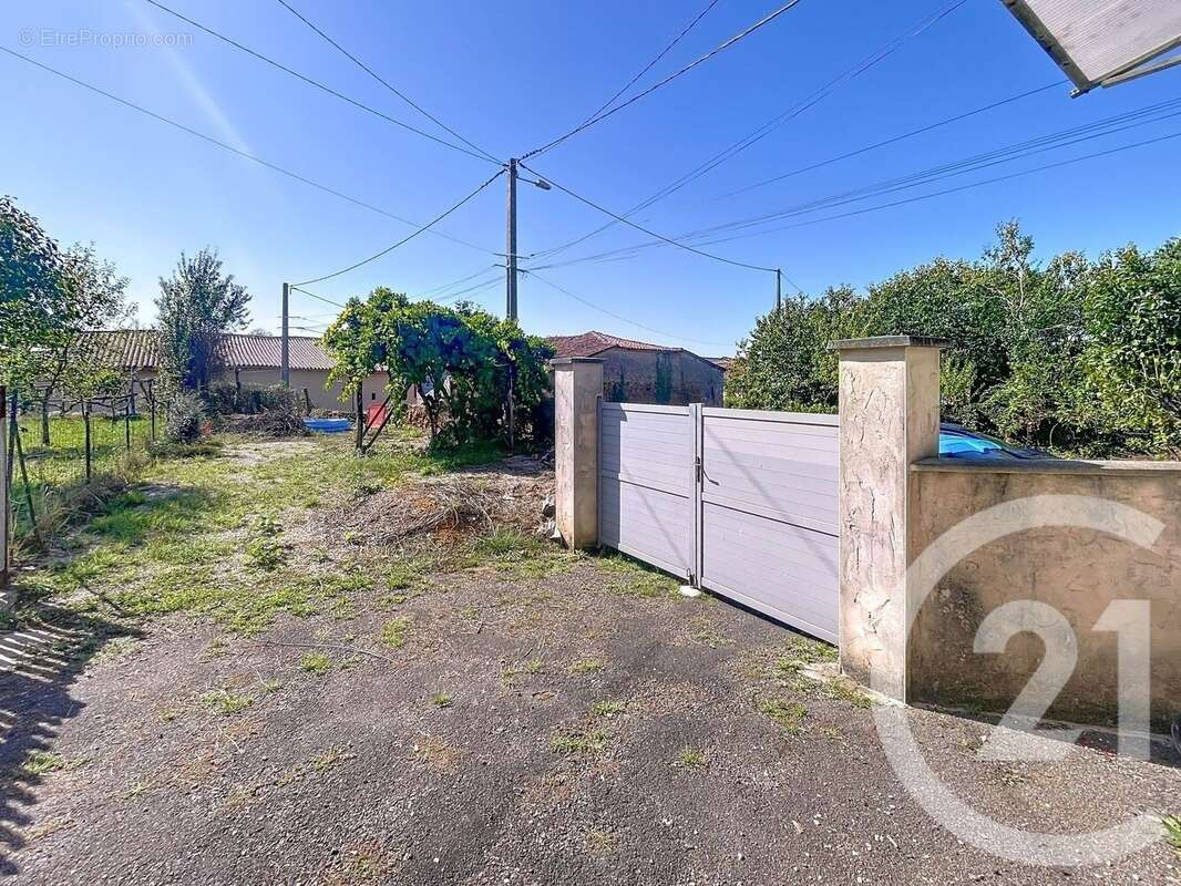 Maison à SAINT-ADJUTORY