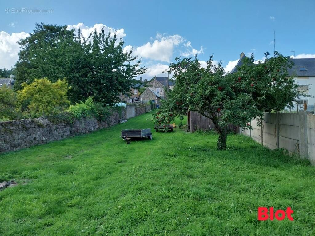 Terrain à CHATEAUNEUF-D&#039;ILLE-ET-VILAINE