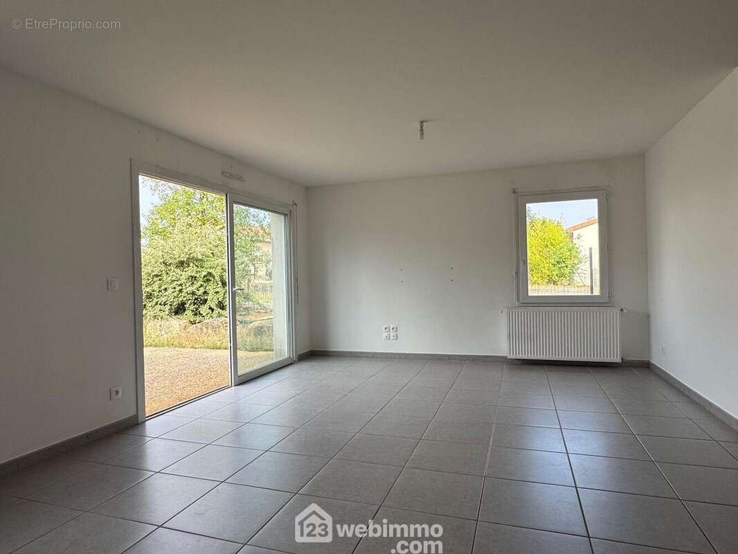 Avec accès à la terrasse, - Maison à VOUNEUIL-SOUS-BIARD