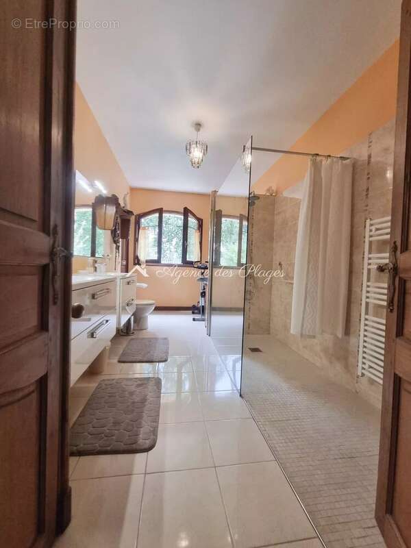 Maison à MESCHERS-SUR-GIRONDE